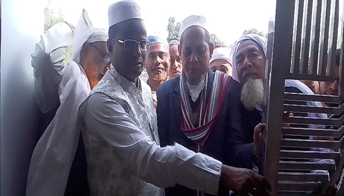 তাড়াশে ব্যক্তি উদ্যোগে ২কোটি টাকা ব্যয়ে নির্মিত মসজিদ  উদ্বোধন