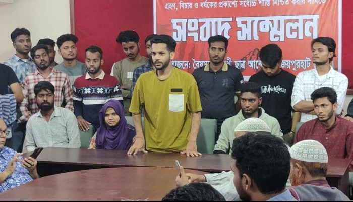 জয়পুরহাটে বৈষম্যবিরোধী ছাত্র আন্দোলনের দুটি পক্ষের পাল্টাপাল্টি কর্মসূচী