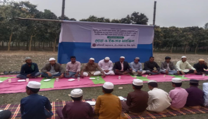 পীরগঞ্জে পৌর ও উপজেলা স্বেচ্ছাসেবক দলের উদ্যোগে এতিমদের সাথে ইফতার