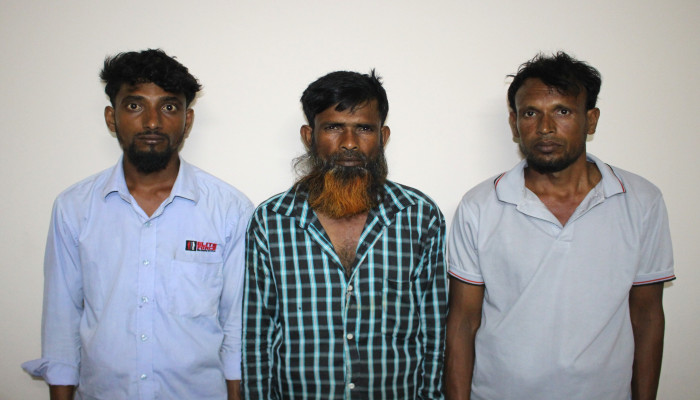 র‌্যাব-১২, সদর কোম্পানি সিরাজগঞ্জ এর অভিযানে বগুড়ার শেরপুর থানা এলাকা হতে মহামূল্যবান কষ্টিপাথরসহ ০৩ জন পাচারকারী গ্রেফতার