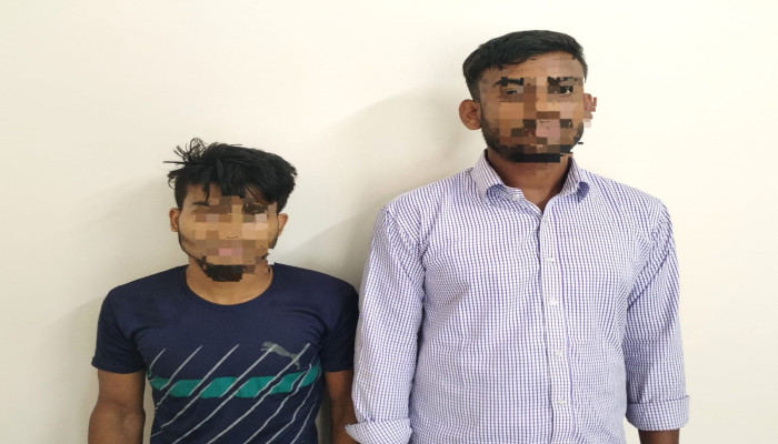 র‌্যাব-১২, সিরাজগঞ্জ এর অভিযানে অভিনব কায়দায় চানাচুর ও চিড়া ভাজা বিক্রির স্টিলের তৈরি ০১ টি ড্রামের ভিতর থেকে মাদকদ্রব্য ১০ কেজি গাঁজাসহ ০২ জন মাদক ব্যবসায়ী গ্রেফতার