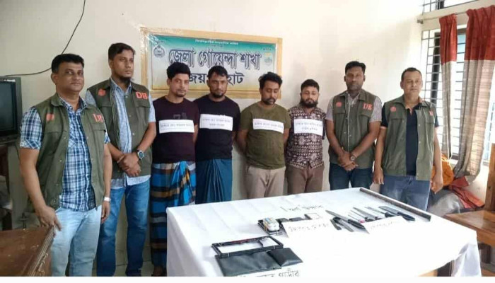 জয়পুরহাটে আন্তঃজেলা ডাকাত দলের ৪ সদস্য  গ্রেপ্তার