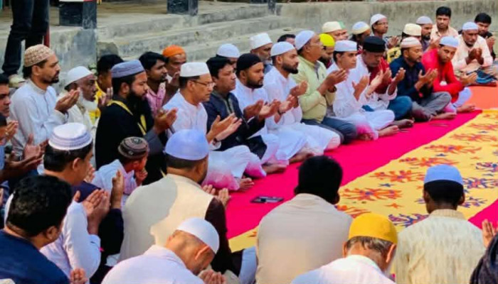 উল্লাপাড়ায় বেগম খালেদা জিয়ার রোগমুক্তি কামনায় দোয়া মাহফিল