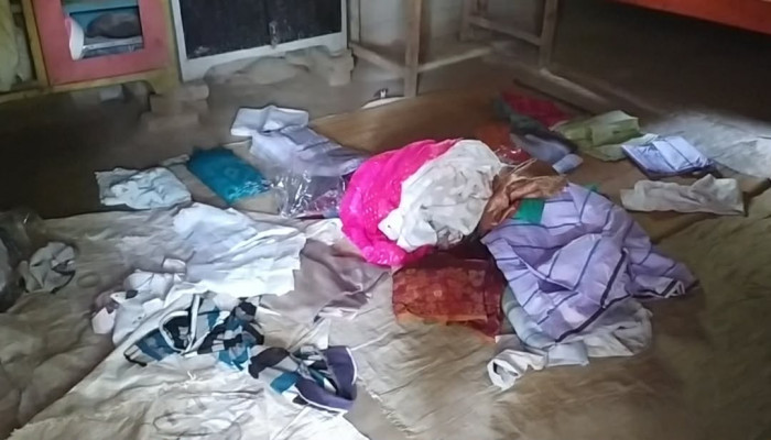 শাহজাদপুরে নিরিহ পরিবারের বাড়িঘর ভাংচুর মারপিটে নারী ও শিশুসহ আহত ৫